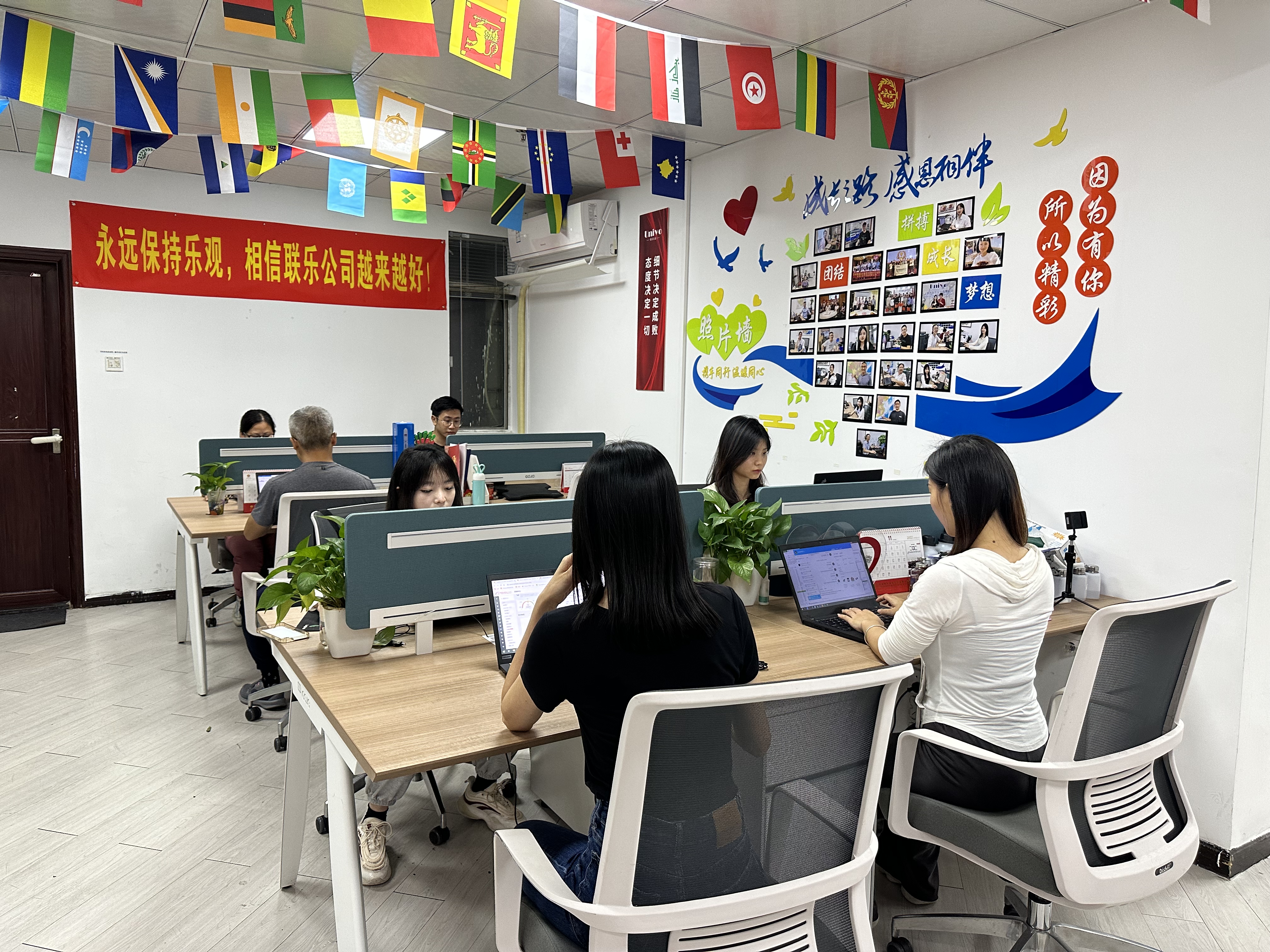 網(wǎng)絡(luò)運(yùn)營部辦公區(qū)