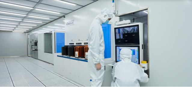 國產首臺！萬業企業：高能離子注入機通過客戶驗證 芯片制造關鍵一環