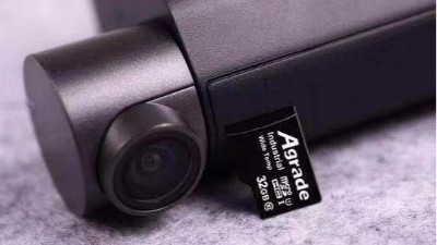 <i style='color:red'>防碰瓷很重要</i>，行車記錄儀TF卡上手體驗